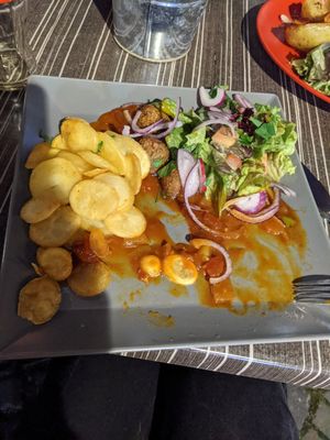 Vegane Currysauce mit Falafel at Hüftgold Essen und Trinken in Monschau