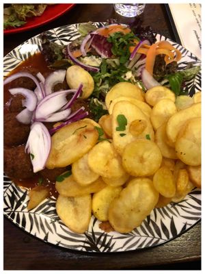 Falafel, Currysauce, Kartoffelchips #Veganuary at Hüftgold Essen und Trinken in Monschau