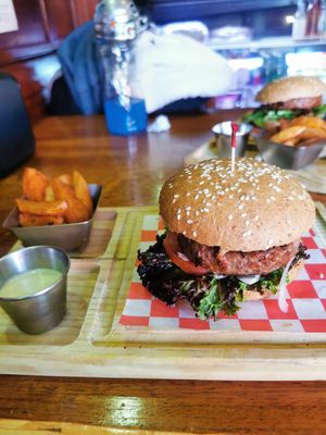 Deliciosa hamburguesa beyond, excelente servicio y todo Vegan. ❤️ at BaoVegan in Cancun