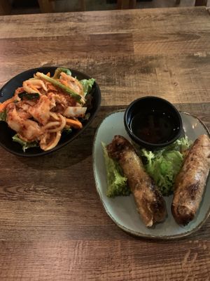 Kimchi Salat und Frühlingsrollen. Super lecker! at Comcha Vegan in Berlin