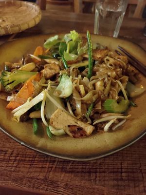 Fried noodles at Comcha Vegan in Berlin