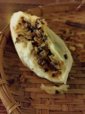 Bao split open at Comcha Vegan in Berlin