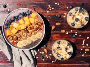 smoothie bowl and overnight oats in almond milk at Bluerama in Koh Phangan