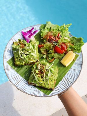 Avocado smash toasts, gluten free bread at Bluerama in Koh Phangan