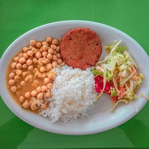 Almuerzo 🍱🥗 at Doña María in Cali