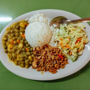 Bandeja de Arvejas y Carve 🍛🌱 at Doña María in Cali
