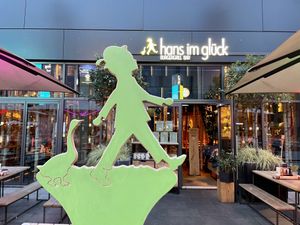 store front at Hans Im Glück - Mercedes Platz in Berlin