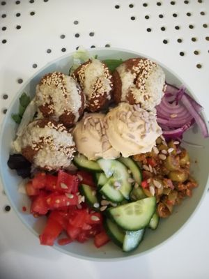 Mediterranean bowl at Tahina Bite in Budapest