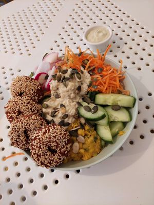 Go green bowl at Tahina Bite in Budapest