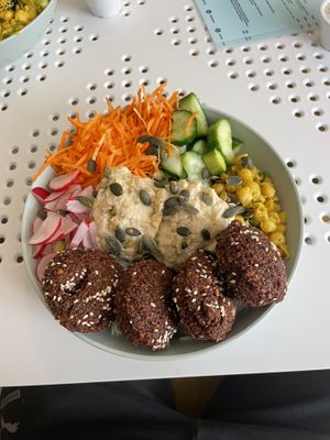 Go green bowl #Veganuary at Tahina Bite in Budapest