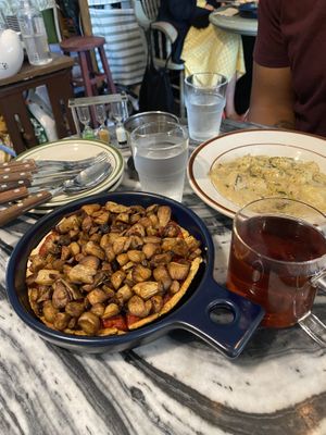 Champignon pizza + Mushroom cream gnocchi  at Chez Valerie 셰 발레리 in Seoul