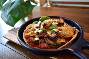 The Candiac Pizza with vegan meat sauce and marinated grilled veggies 🍅🥒😀 at Chez Valerie 셰 발레리 in Seoul