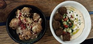 Choux-fleurs rôtis , Falafels... at Mazel Tov in Budapest