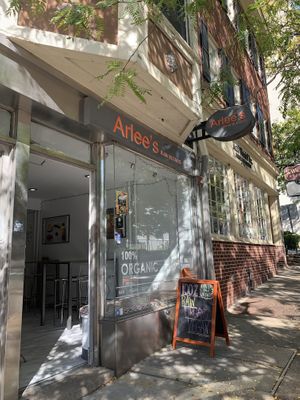 Exterior at Arlee's Raw Blends in Trenton