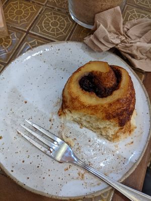 Cinnamon bun - 4/5. at Oslo Kaffebar in Berlin