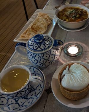 All vegan: tofu massaman, roti bread, sticky rice and jasmine tea at Tom Yum in Belper