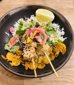 Tempeh kebabs and coconut&curry rice  at La Plume Végétale in Aix-en-provence