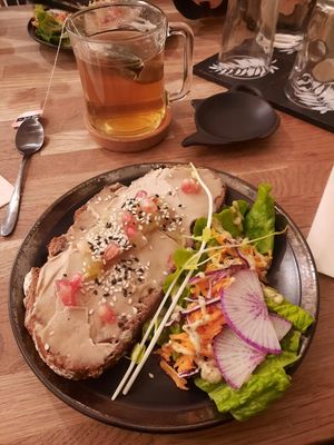 Toast de faux gras confit d'oignon #Veganuary at La Plume Végétale in Aix-en-provence