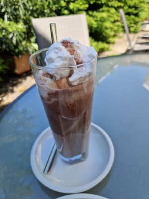 Eisschokolade at Geyer-Schloss Reinsbronn in Creglingen