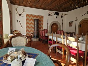 Sitzplätze innen at Geyer-Schloss Reinsbronn in Creglingen