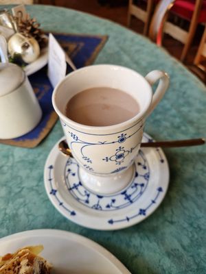 Heiße Schokolade mit Sojamilch at Geyer-Schloss Reinsbronn in Creglingen