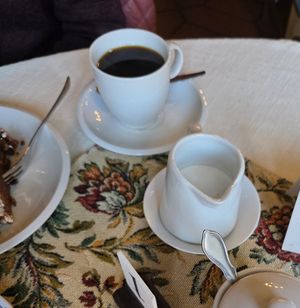 Kaffee mit Milch at Geyer-Schloss Reinsbronn in Creglingen