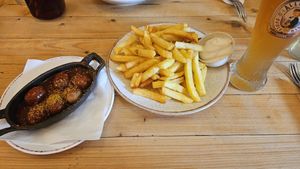 Falschbällchen, Fritten und vegane Mayo at Curry in Dusseldorf