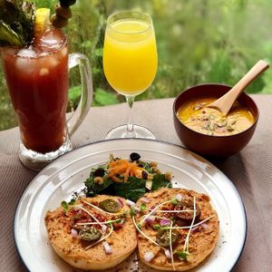 NYC Brunch Vol 2.

Toasted Bagel with Sun-dried Tomato Cashew Nut Cream Cheese

Spinach Apple Walnut Vinaigrette Salad 

Creamy Pumpkin Soup

 at Momma Noodles - Pop Up in Zushi