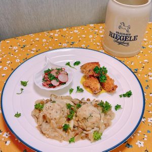 German Oktoberfest Dinner Set

-Vegan Bread Dumplings w/ Creamy Mushroom Lentil Gravy
-Rettichsalat (German Radish Salad)
-Beer-Battered Vegan Schnitzel at Momma Noodles - Pop Up in Zushi