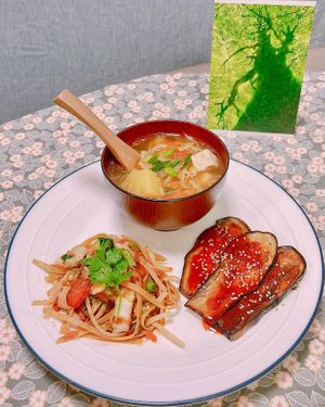 Cambodian Dinner Set

-Vegan Samlar Machu (Cambodian Sour Vegetable Soup)
-Stir Fried Eggplant w/ Sesame & Ginger 
-Fragrant Cambodian Noodle Salad at Momma Noodles - Pop Up in Zushi