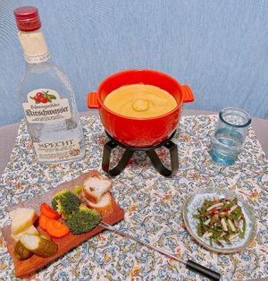 Taste of Switzerland Lunch Set

-Vegan Cheese Fondue 
-Platter of Bread & Veggies
-Swiss Chard Apple Salad topped w/ Hempseed at Momma Noodles - Pop Up in Zushi