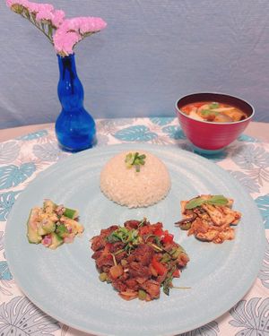 Thai Lunch Set 2

-Vegan Tom Yum Soup

-Nam Tok Het (Mushroom Waterfall Salad) / Spicy Cucumber Peanut Salad 

-Vegan Krapow (Thai Basil Stir Fry) & side of Brown Rice at Momma Noodles - Pop Up in Zushi