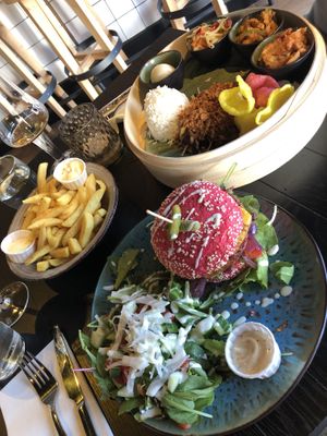 Bietenburger & vegan saté at Bitemark in Alkmaar