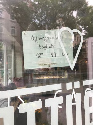 Opening hours at Eisbüttel in Hamburg