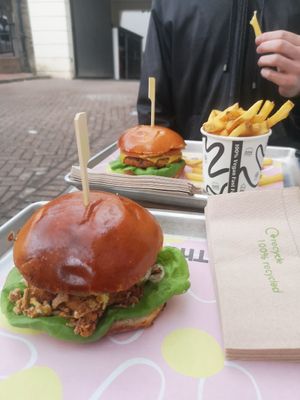 Amazing food!! Very fast service and situated in such a lovely courtyard. The flavours are insane!! 100% recommend if you're looking for something fast and filling 😜 at The Vurger Co in Brighton