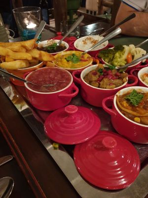 Heerlijk gegeten! Proeverij met verschillende soorten stoofpotjes. Ook bediening was top. at Stoof in Sneek