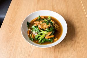 Lad Na ( Stir-fried noodles with a thick sauce) at Buja Vegetarien in Paris