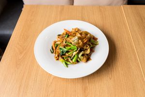 Pad See Ew (Stir-fried noodles with Kailan and black soy sauce) at Buja Vegetarien in Paris