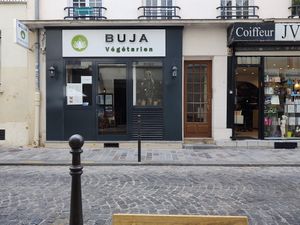 Restaurant at Buja Vegetarien in Paris