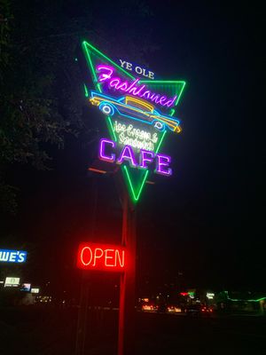 Neon sign outside at Ye Ole Fashioned in Summerville