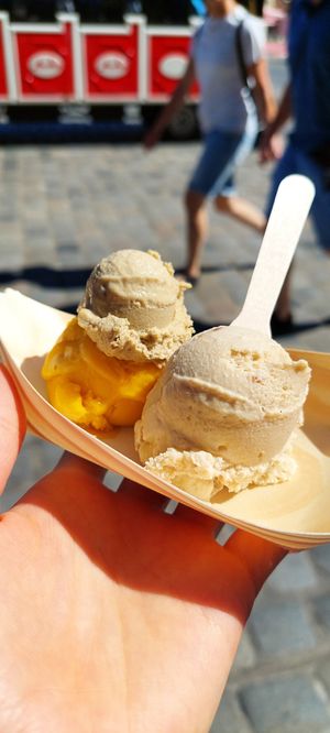 Salty Peanut (rechts) und Mango (links) waren sehr gut. Pistazie (oben) schmeckt leider trotz hohem Preis nach fast nichts at Odilia in Nuremberg