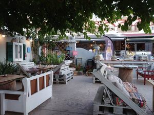 This is a huge outdoor seating area with hood ambience at Sweet Revenge in Zakinthos