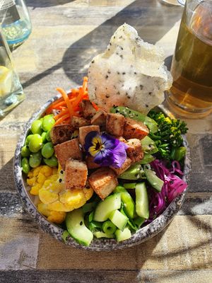 Tofu pokebowl at Jobs Koffiekamer in Leusden