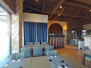 Salle à manger at Yanakee Sushi BBQ in Moncton