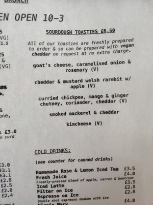 No longer fully veggie. Has a mackerel toastie 👎 at Albatross Café in Bristol