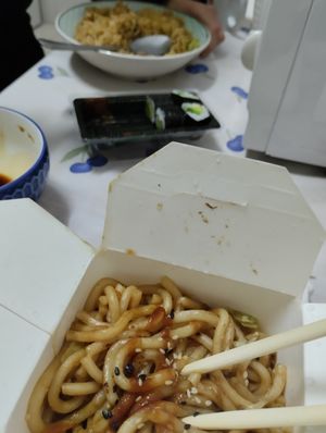 Udón vexetal, makis vexetais e arroz frito at OK Wok in Santiago De Compostela