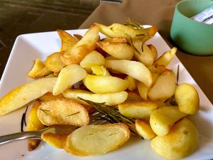 Patate arosto
Baked potatoes with rosemary at Al Passante in Cagli