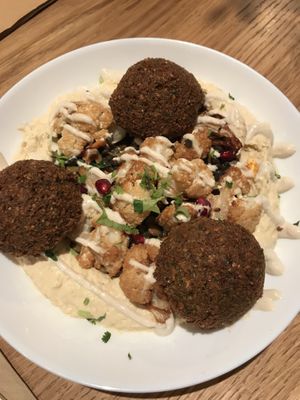 Vegan bowl with falafel and hummus   at Mirou in Hamburg