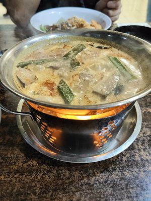 Curry hotpot at Pine Tree Cafe 长春树 - Fortune Centre in Central Singapore