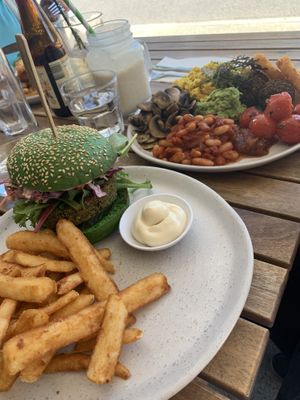 Vegan burger and vegan breakkie 💚 at The Rabbit Hole in Wynnum